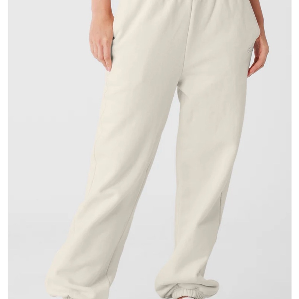 ALO Yoga Accolade Sweatpants in Cream
